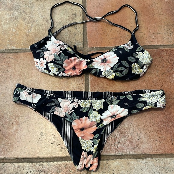 Billabong Other - Billabong Away We go reversible bikini